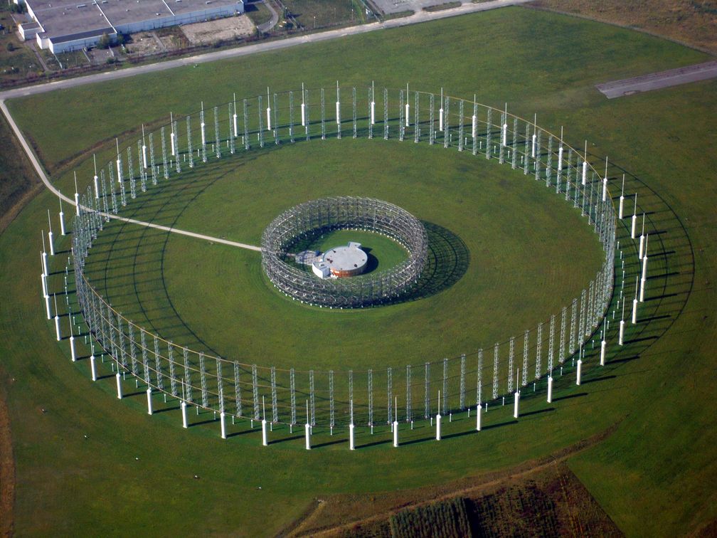 Raumbild der Antennen der Bundeswehr-Fernmeldeaufklärung in Gablingen für den BND. Ehemals United States Army Security Agency Field Station Augsburg / Flugplatz Gersthofen-Gablingen