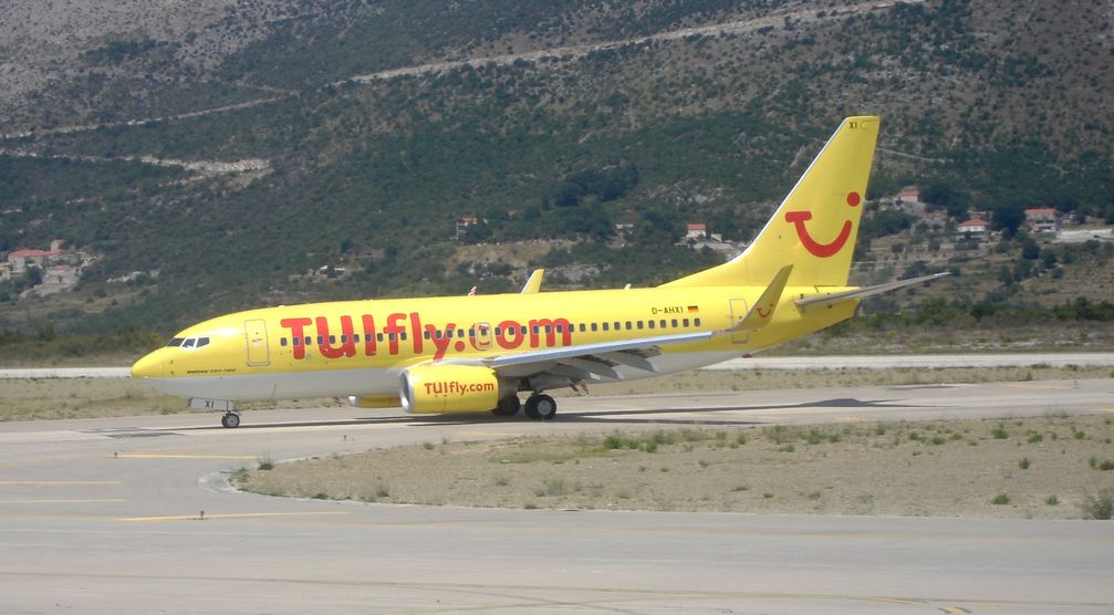 Eine Tuifly Boeing 737-700 D-AHXI in Dubrovnik.