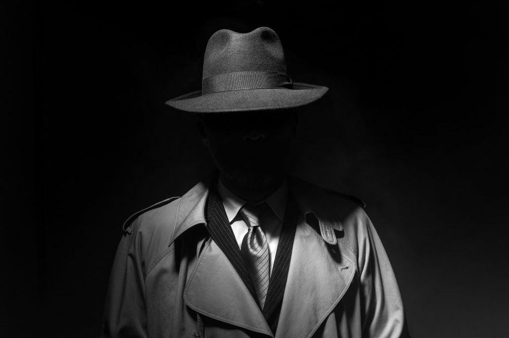 Spion Bild: Shutterstock (Symbolbild) /Reitschuster / Eigenes Werk