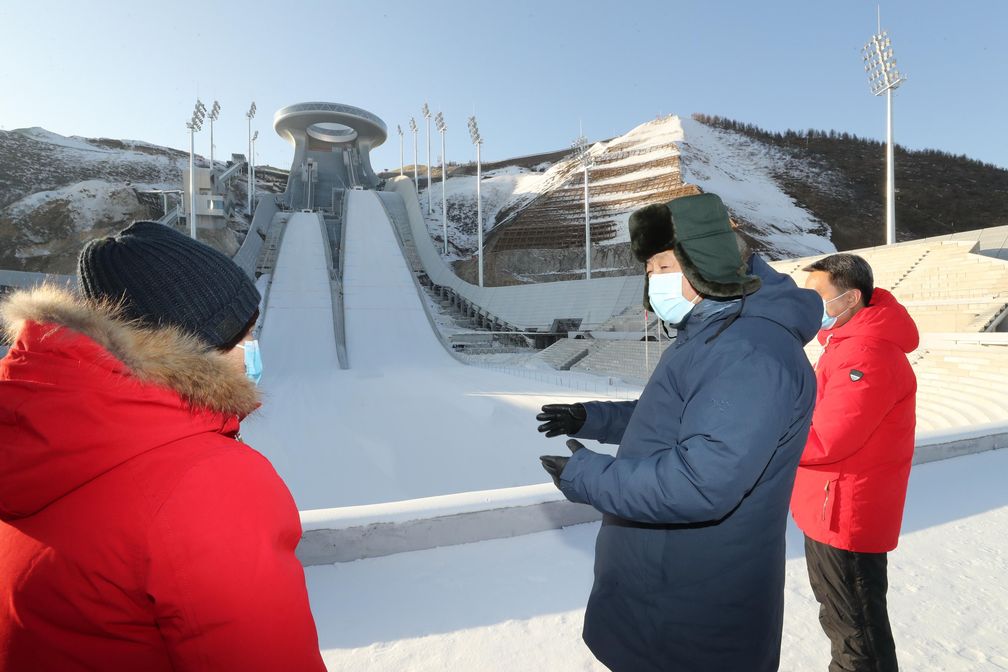 President Xi Jinping inspects the National Ski Jumping Center in Zhangjiakou, north China's Hebei Province, January 19, 2021. Bild: Xinhua