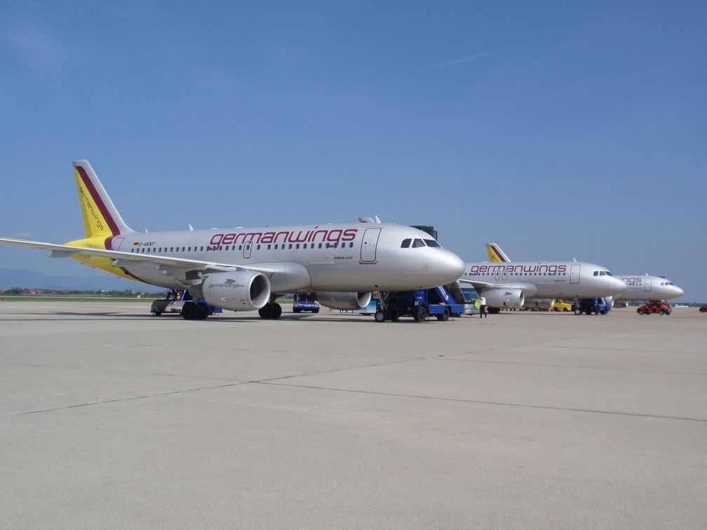 Mehrere Airbus A319 der Germanwings am Flughafen.