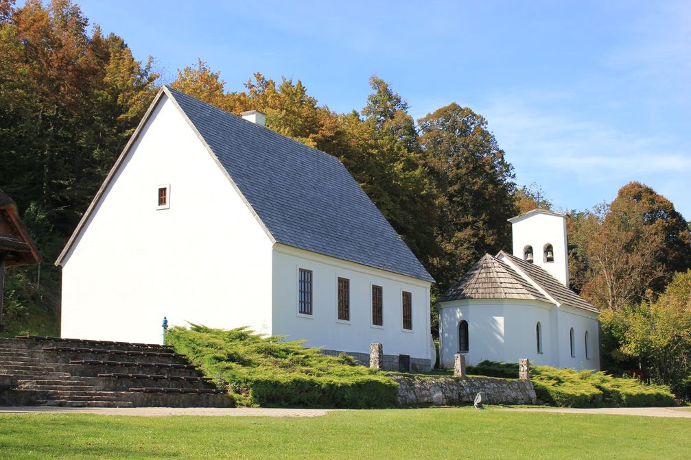Das Geburtshaus im Dorf Smiljan, heute das Tesla-Museum in Kroatien