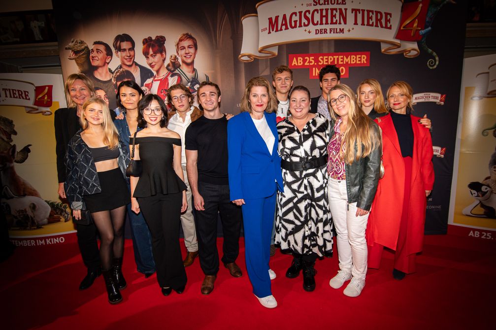 Jutta Bose, Emilia Pieske, Tomomi Themann, Purnima Grätz, Thilo Fridolin Matthes, Luis Vorbach, Produzentin und Showrunnerin Alexandra Kordes, Leonard Conrads, Meltem Kaptan, Loris Sichrovsky, Mirjam Müntefering (Drehbuch), Emilia Maier, Christina Große (2025) Bild: LEONINE Studios Fotograf: Socrates Tassos