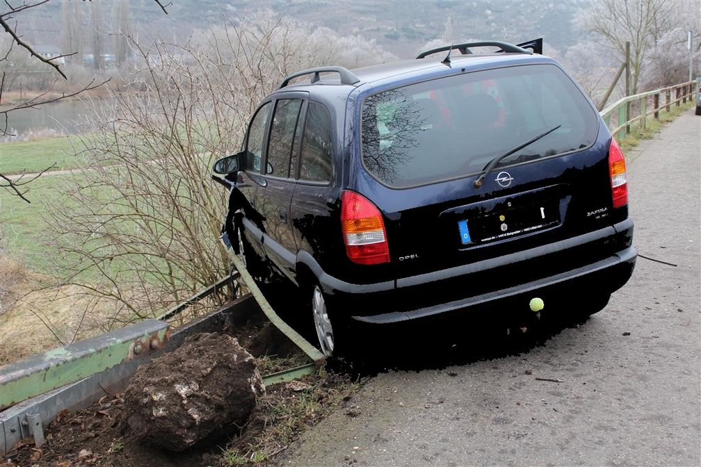 Aufnahme des verunglückten Fahrzeugs Bild: Polizei