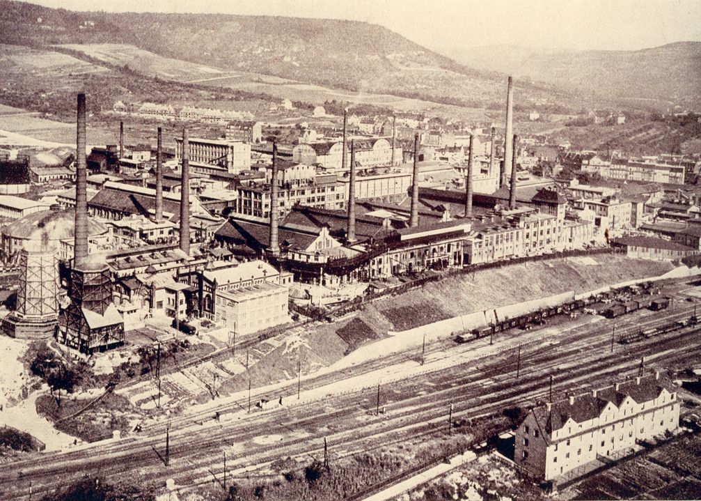 Das Jenaer Glaswerk Schott & Gen. um 1940. Es gehörte bereits damals zu den führenden Spezialglasherstellern weltweit. Bild: "obs/SCHOTT AG"