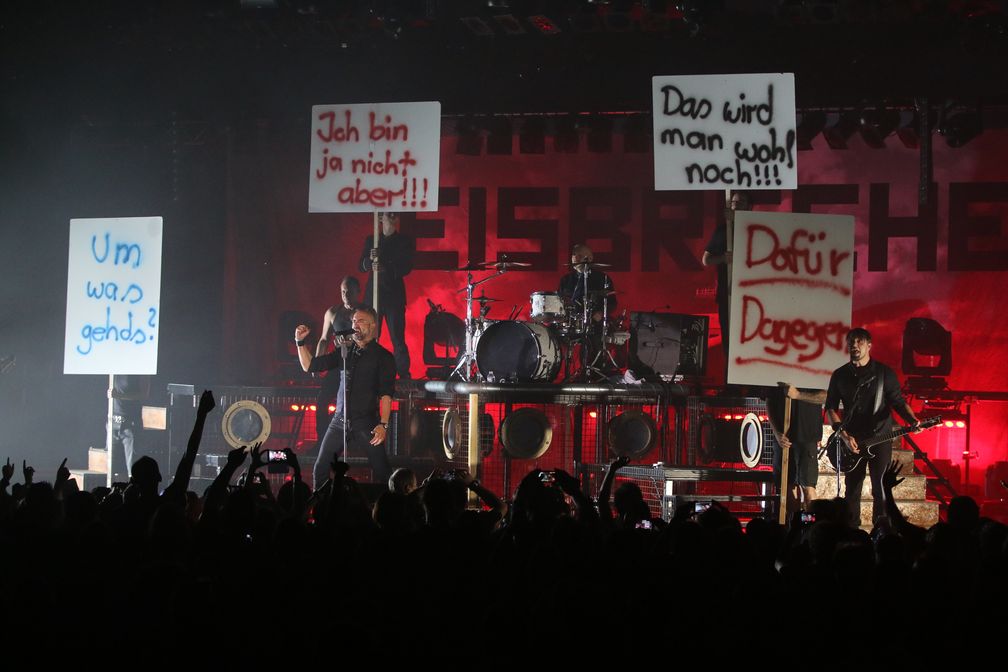 Rockband Eisbrecher auf dem ZMF 2016 in Freiburg, Archivbild