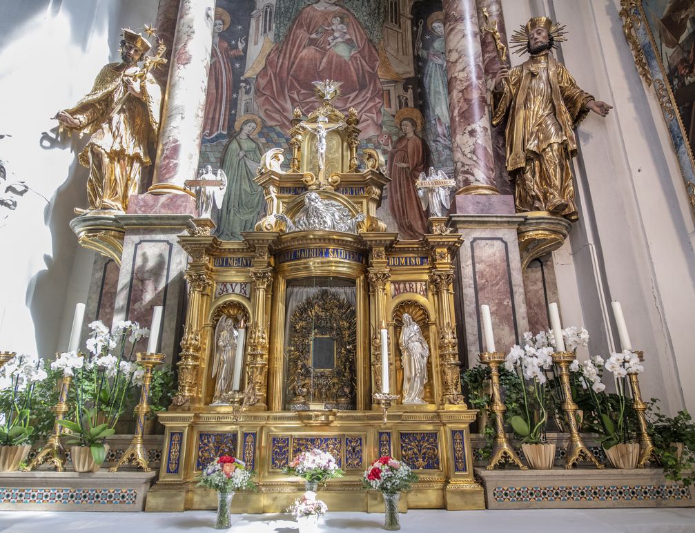 Marienbildnis im Seitenaltar der Absamer Marienbasilika  Bild: hall-wattens.at Fotograf: Dominic Ebenbichler