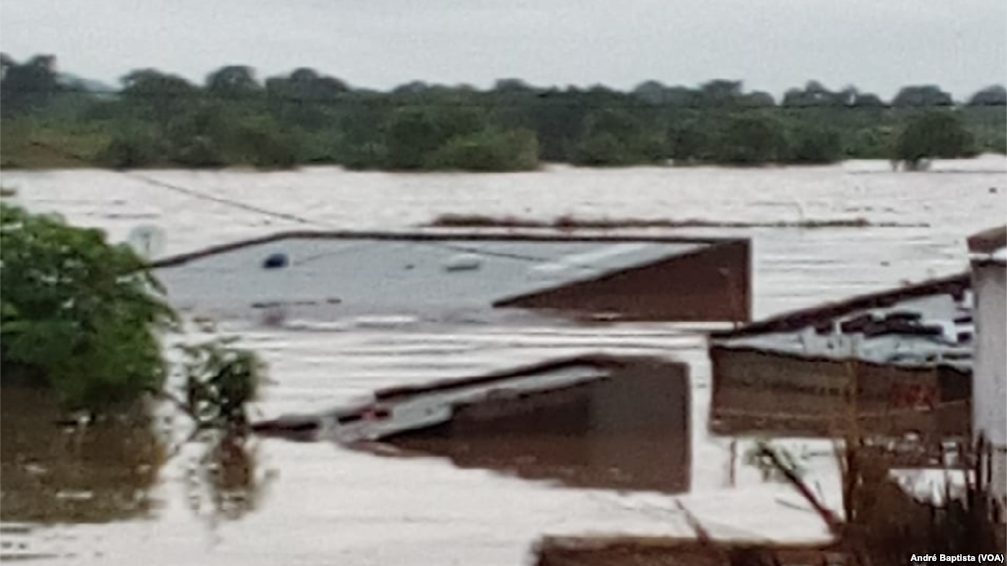 Zyklon "Idai": Überschwemmte Häuser in Tete, Mosambik