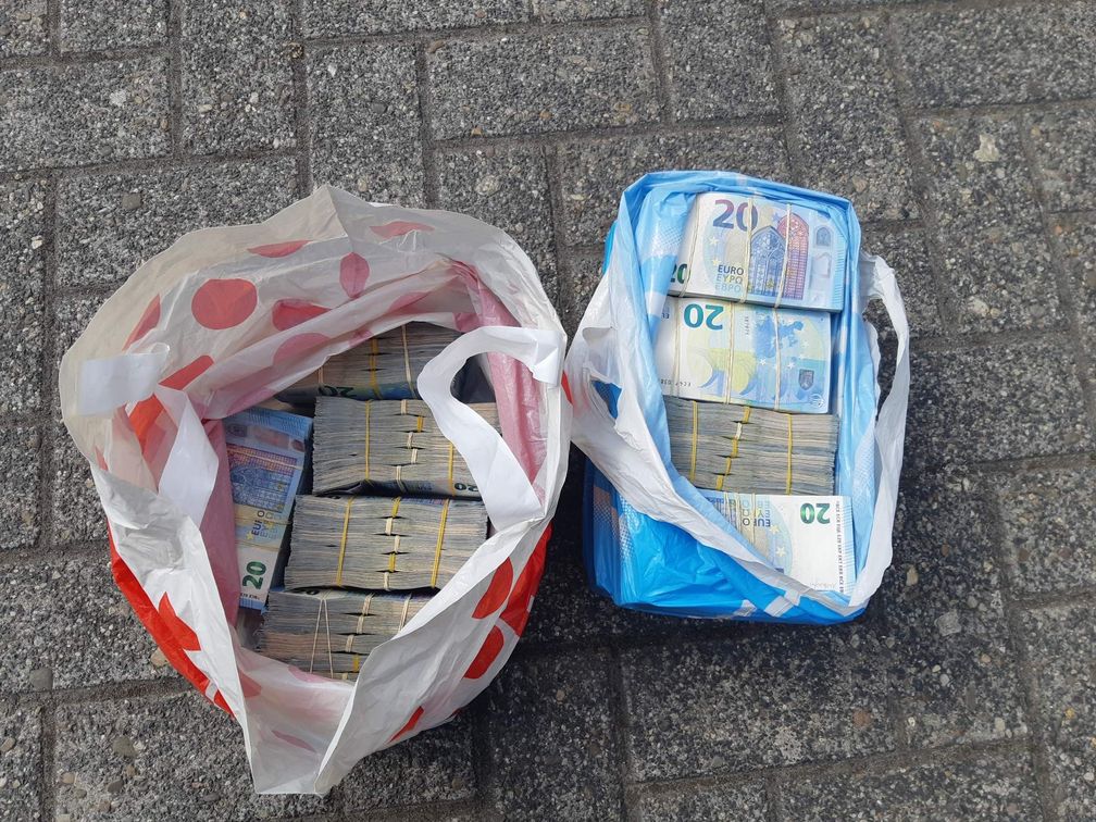 Mit Geld gefüllte Plastiktüten / Bild: Bundespolizei