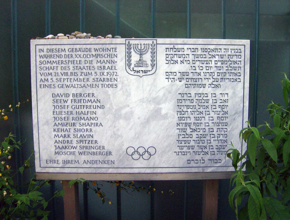 Gedenktafel vor dem Quartier der israelischen Mannschaft