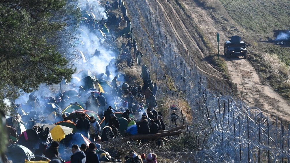 Migranten sammeln sich an der weißrussisch-polnischen Grenze, 9. November 2021