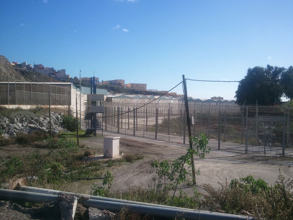 Ceuta: Grenzzaun und Wachposten (2011)