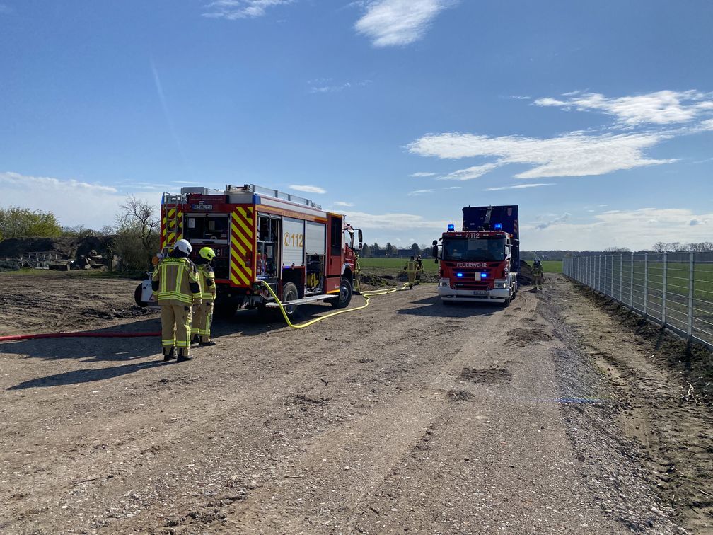 Abladen des Containers auf dem Gemeindebauhof Bild: Feuerwehr