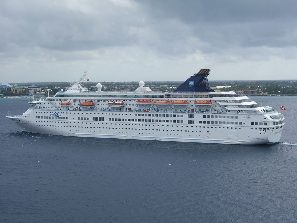 Die Thomson Majesty (ehem. Birka 1, Royal Majesty, Norwegian Majesty, Louis Majesty), auf der das Unglück passierte, ist ein Passagierschiff, das 1989 für die Birka Line, bei der Wärtsilä Werft in Mariehamn (Finnland) auf Kiel gelegt wurde. Seit 1. Mai 2012 trägt das Schiff den Namen Thomson Majesty und gehört inzwischen zu Thomson Cruise, einem englischen Tochterunternehmen der TUI. Es fährt seither unter maltesischer Flagge.