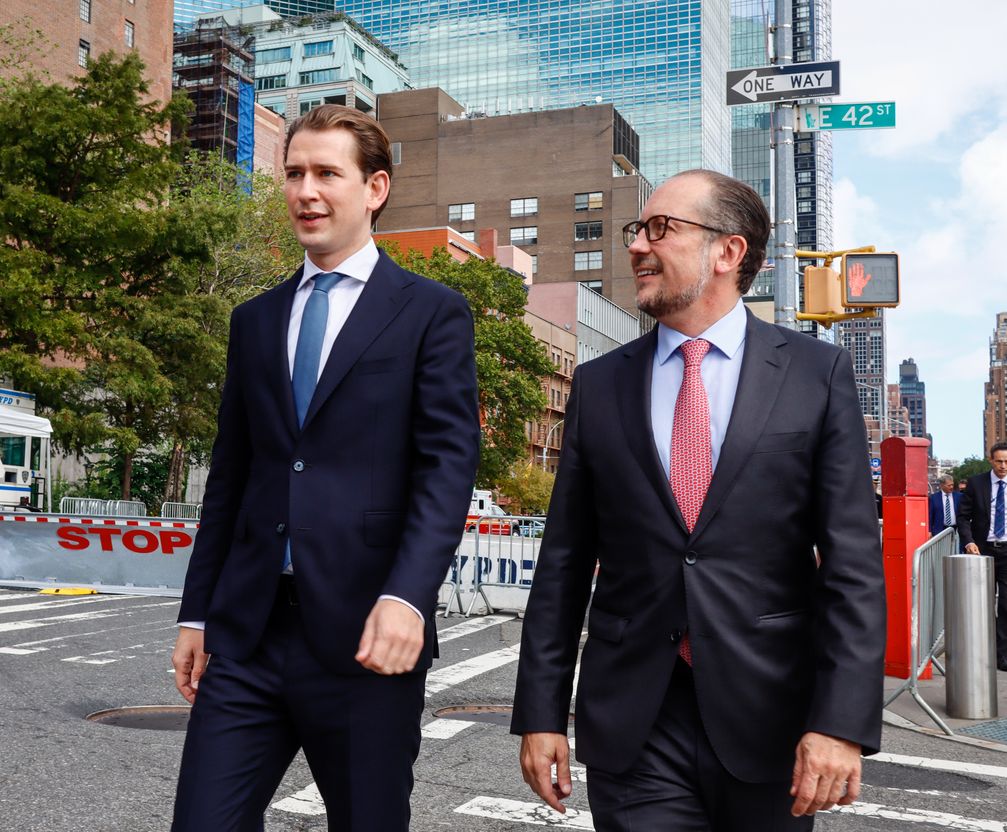 Alexander Georg Nicolas Christoph Wolfgang Tassilo Schallenberg mit seinem Förderer, Intimus und Amtsvorgänger Bundeskanzler Sebastian Kurz (2021)