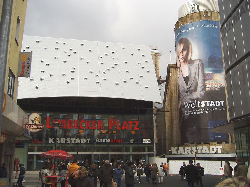 Karstadt Essen (Stammsitz) am Limbecker Platz, Neubau, rechts ehemaliges Althoff-Gebäude (abgerissen im Mai 2008)