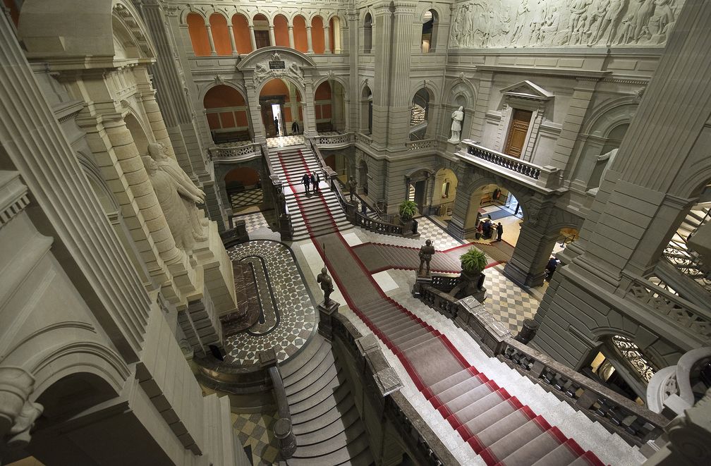 Unterer Teil der Kuppelhalle in der Übersicht im Bundeshaus in Bern