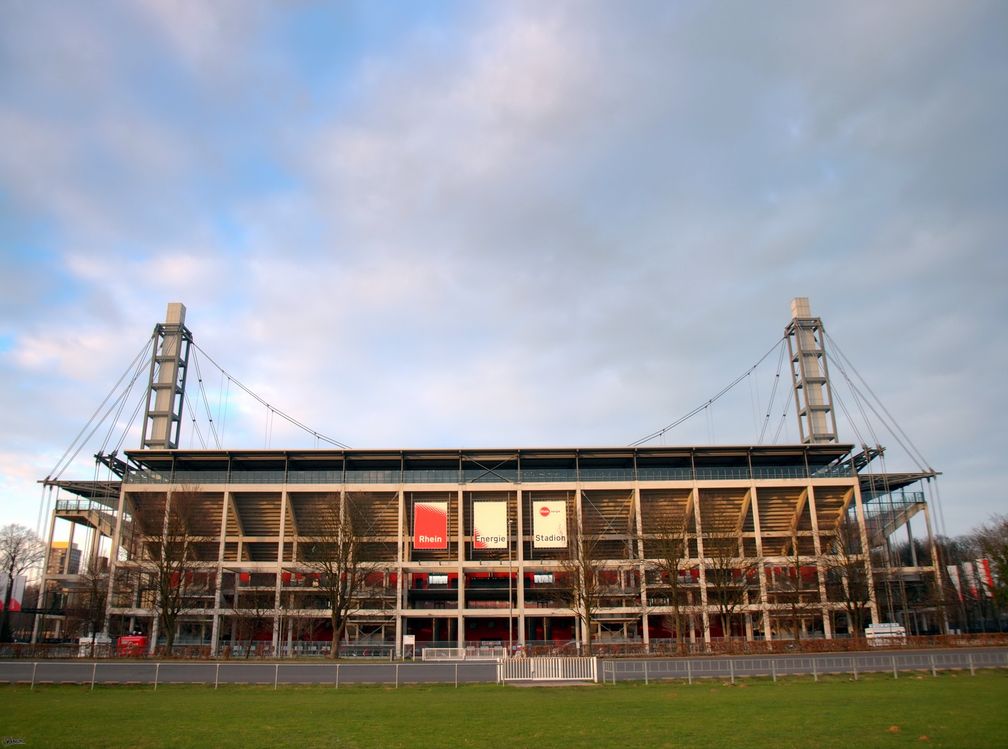 RheinEnergieStadion (Ansicht Südseite)