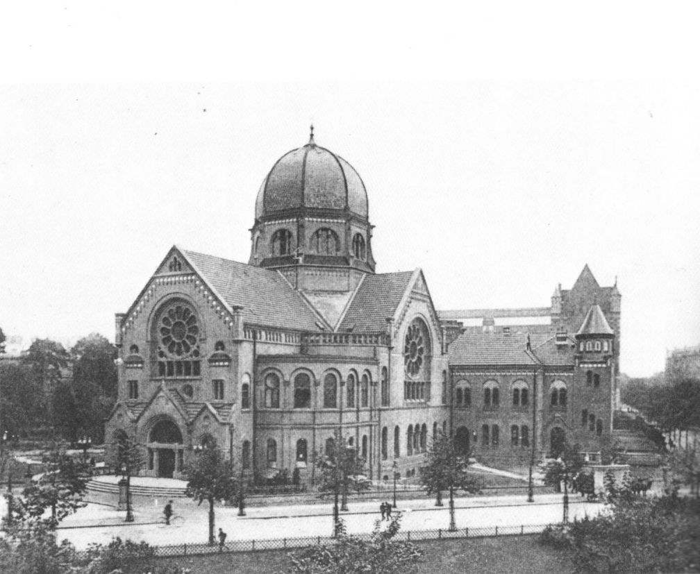 Die Synagoge am Bornplatz aufgenommen von der Beneckestraße