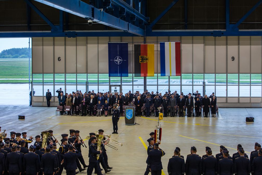 Mit einem Appell wurde am 01.10.2019 auf dem Fliegerhorst Laage die Waffenschule der Luftwaffe aufgestellt. Bild: Bundeswehr