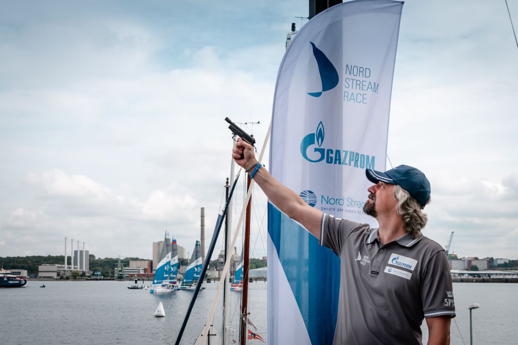 Alexey Zaytsev, Managing Director der Nord Stream AG, gibt den Startschuss zum Nord Stream Race 2021  Bild: Nord Stream Race Fotograf: Marina Semenova