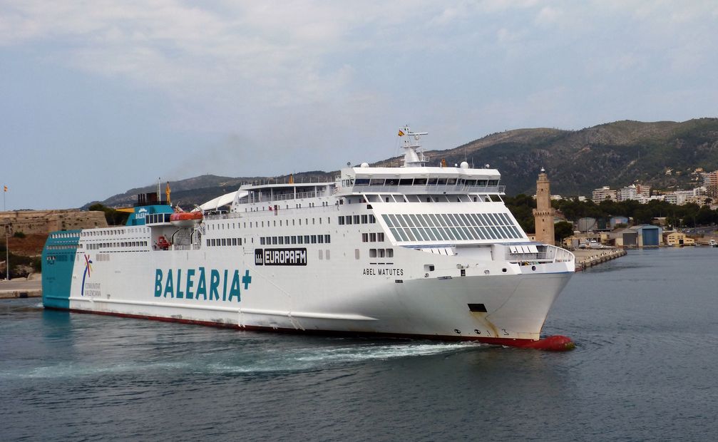 Die Autofähre Abel Matutes im Hafen von Palma