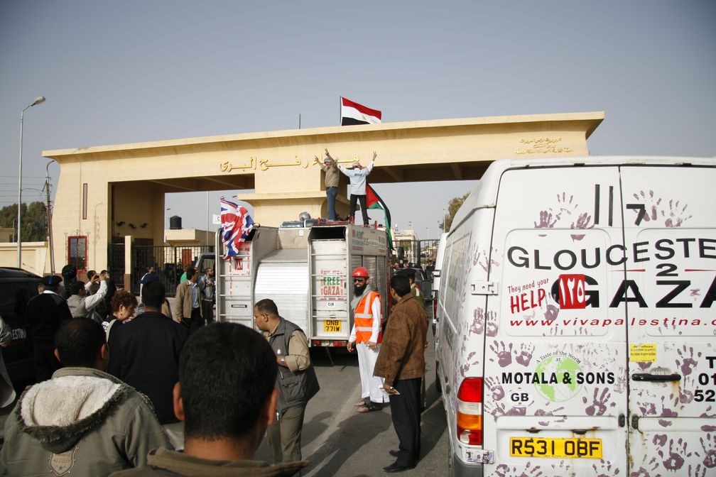 Britische Hilfslieferungen passieren den Grenzübergang in Rafah im März 2009