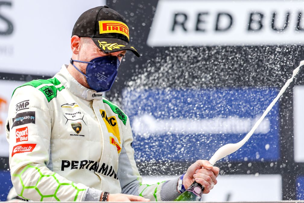 Sieger feiern beim ADAC GT Masters mit Schumacher Selection Bild: ADAC/Upietz Fotograf: Tim Upietz