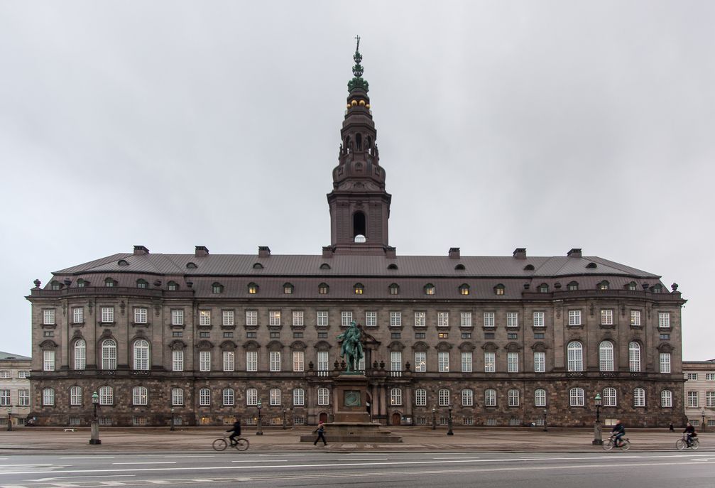 Christiansborg ist Sitz des dänischen Parlaments