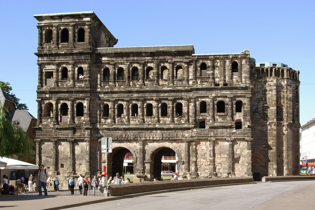 Die Innenstadtseite der Porta Nigra.