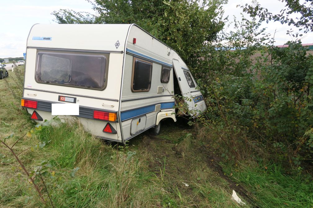 Verunfallter Wohnwagen Bild: Polizei