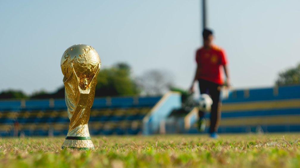 Fußball spielen (Symbolbild)