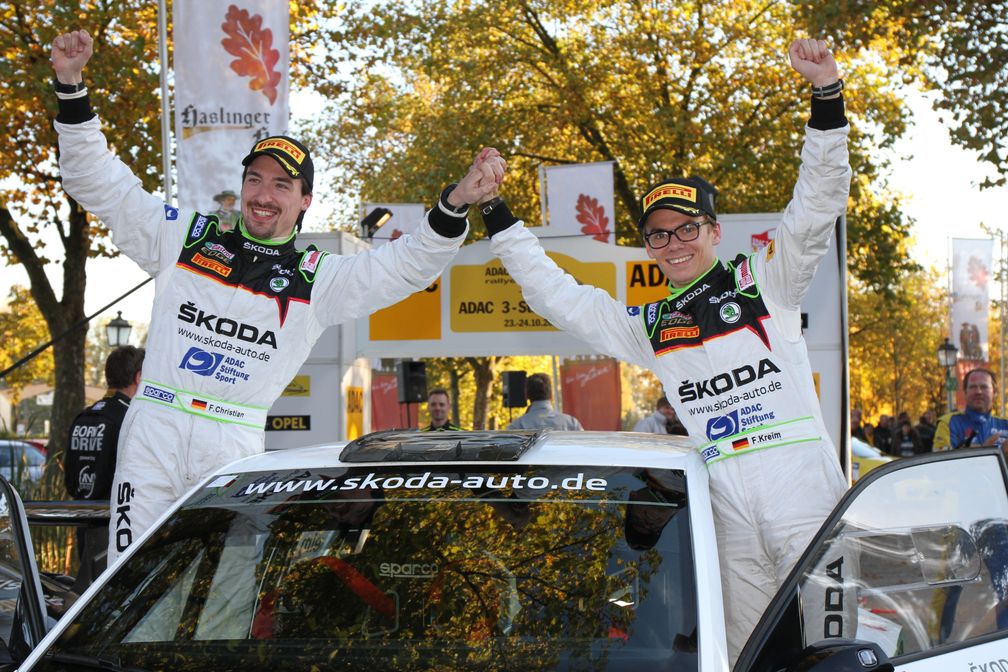 Beim großen Saisonfinale in Bayern konnte sich das Team über den fünften Erfolg in der Deutschen Rallye-Meisterschaft (DRM) freuen. Bild: "obs/Skoda Auto Deutschland GmbH"