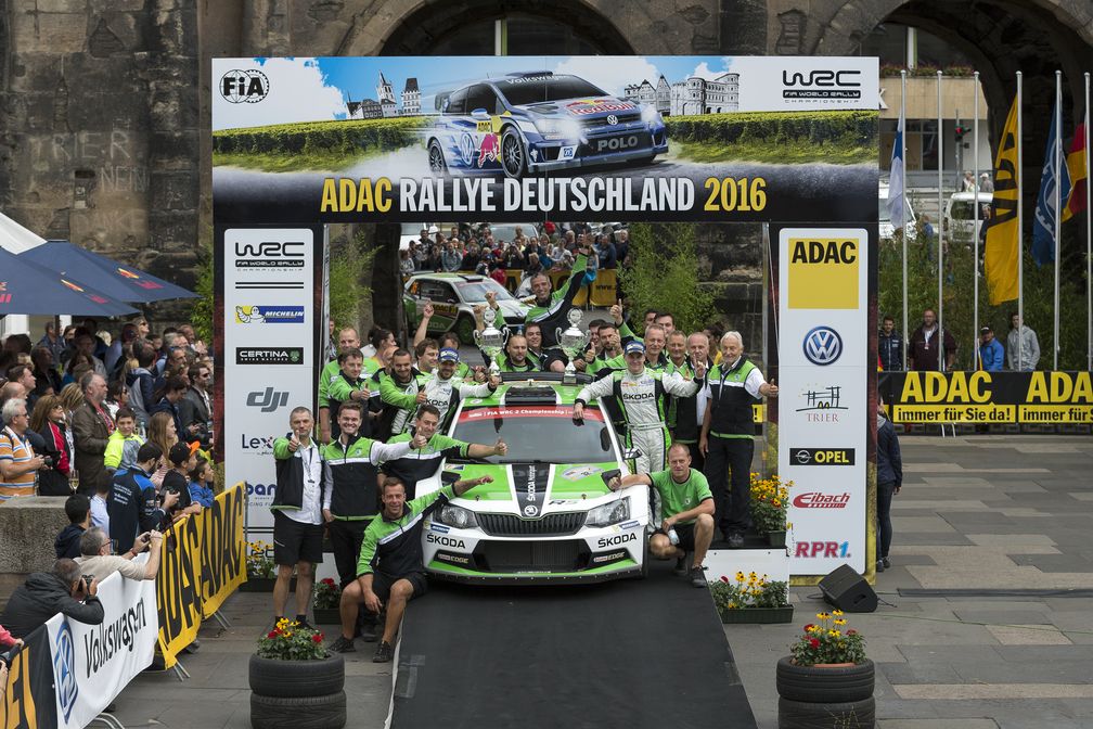 SKODA bei der WM-Rallye in Deutschland: Esapekka Lappi/Janne Ferm setzten die SKODA Siegesserie in der WRC 2 fort. Bild: "obs/Skoda Auto Deutschland GmbH"