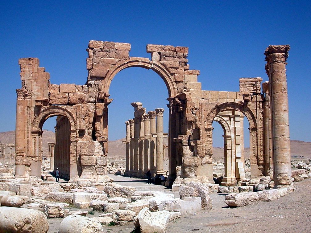 Palmyra: Torbogen mit Kolonnade