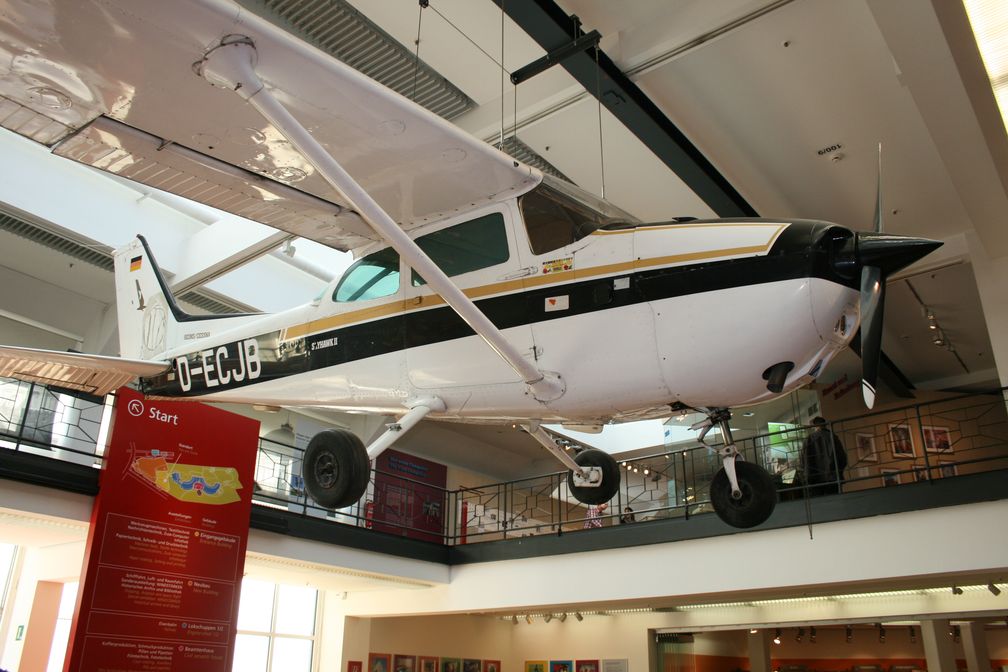 Die Cessna 172 Skyhawk II „D-ECJB“ im Deutschen Technikmuseum Berlin.