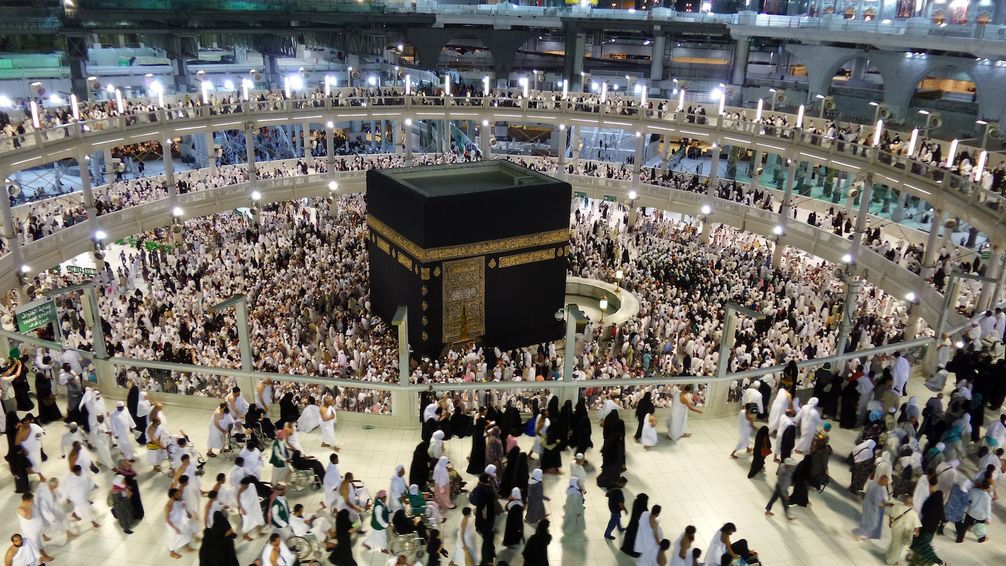 Die temporäre Matāf-Brücke, die 2014 bis 2016 im Hof der Moschee stand