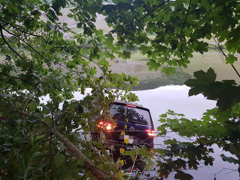 PKW in die Mosel gefahren Bild: Polizei