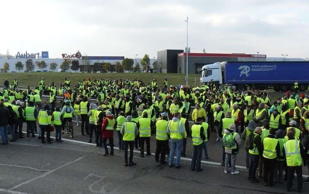 Gelbe Westen blockieren bei Vesoul (Haute-Saône) die Route nationale 19