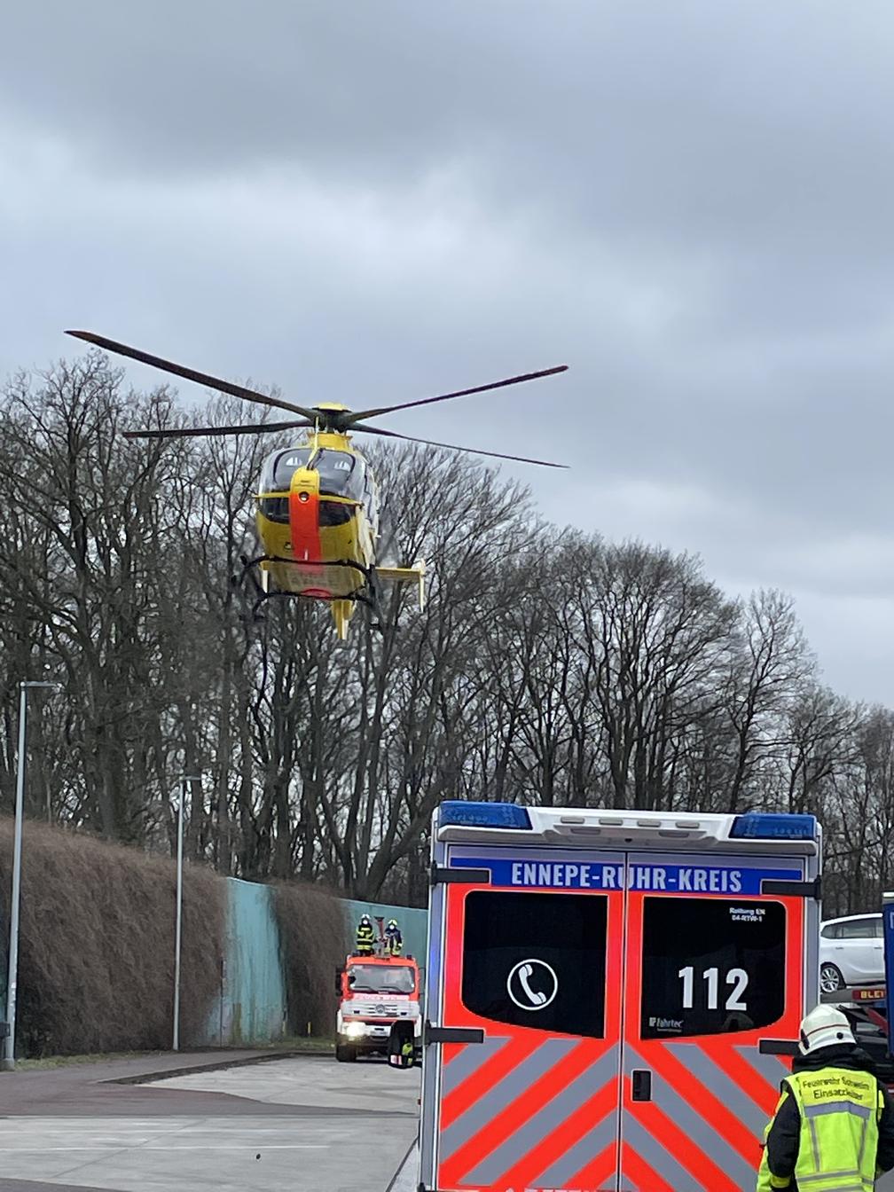 Startender Rettungshubschrauber. Bild: Feuerwehr