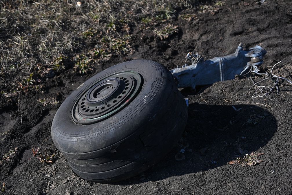 Auf dem Archivbild: Das Chassis eines abgeschossenen ukrainischen Su-25-Kampfflugzeugs im Gebiet Cherson Bild: RIA Nowosti / Sputnik