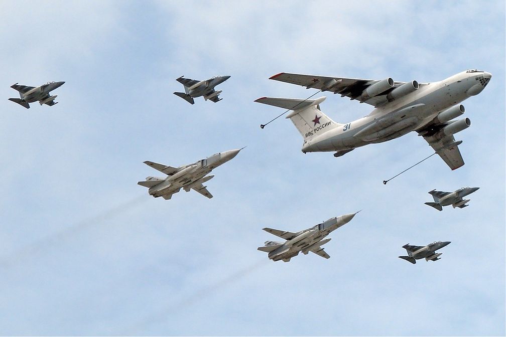 Russische Luftstreitkräfte: Ilyushin Il-78M with Su-24M and Yak-130 (Symbolbild)