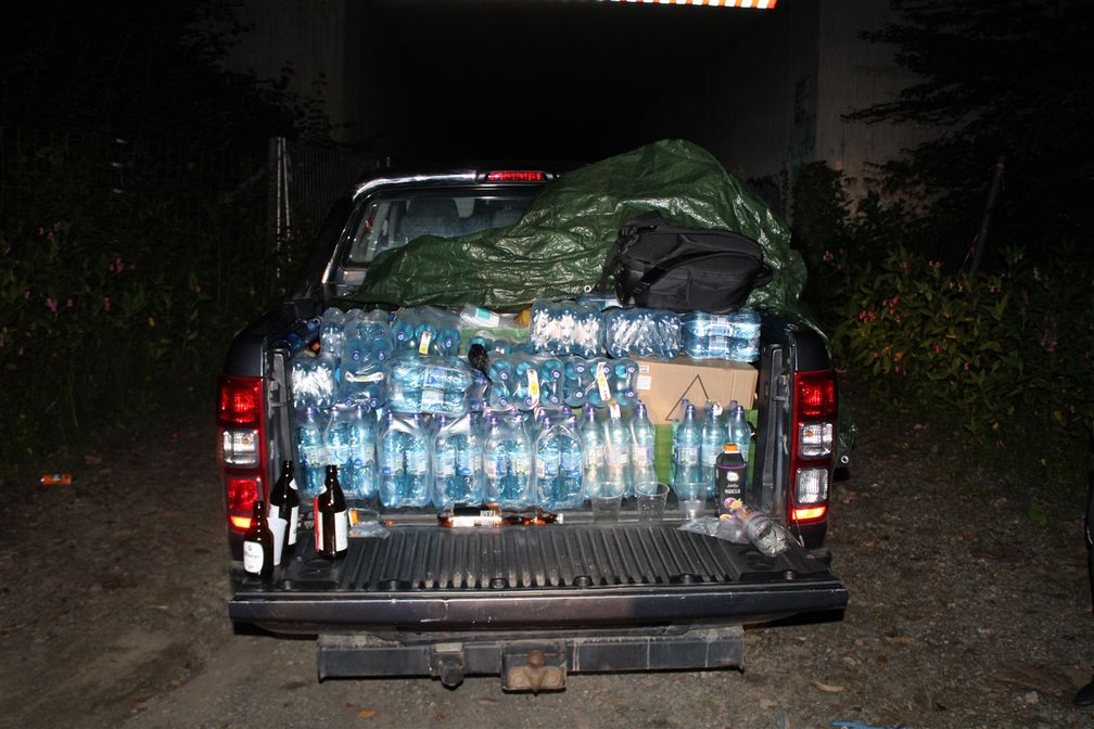 Pickup mit Getränken Bild: Polizei