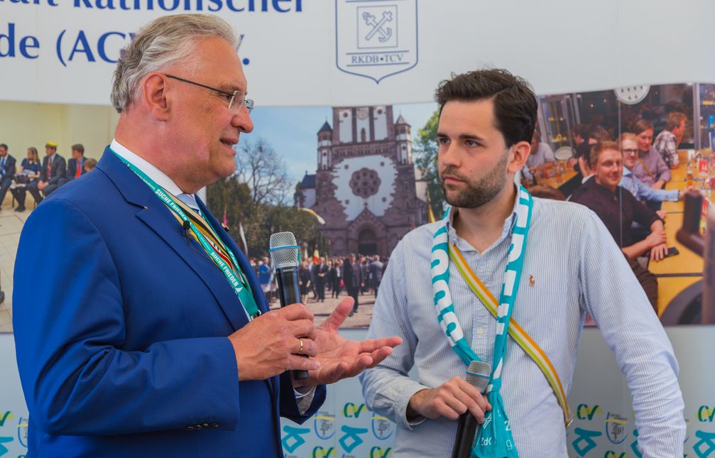 Johannes Winkel (rechts) im Gespräch mit Joachim Herrmann (2018)