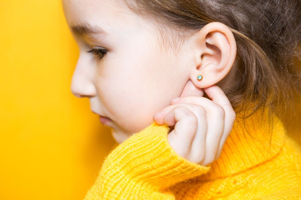 Ohrringe-bei-Kindern-Unbedenklich-oder-unn-tiges-Risiko-