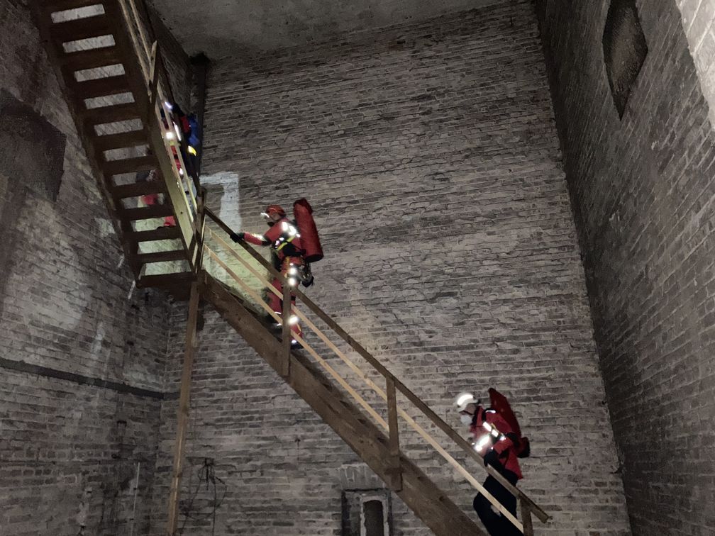 Der Aufstieg in den Turm erfolgte über diverse Treppen und Leitern Bild: Feuerwehr