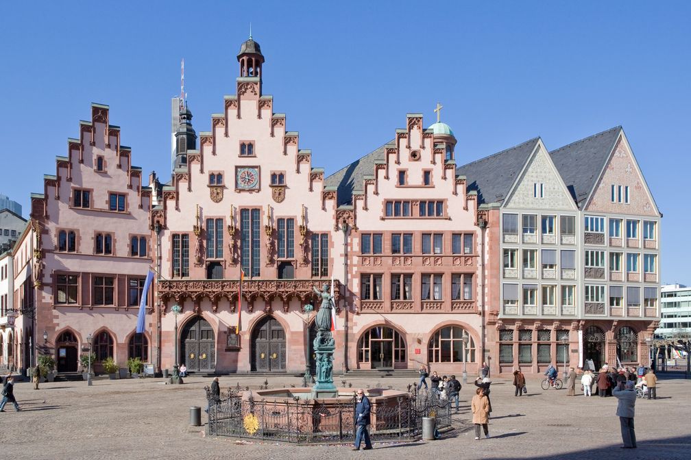Der Römer ist Frankfurts Rathaus und ein Wahrzeichen der Stadt.