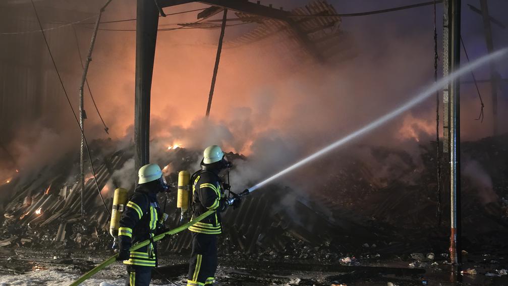 Trupp unter Atemschutz zur Brandbekämpfung