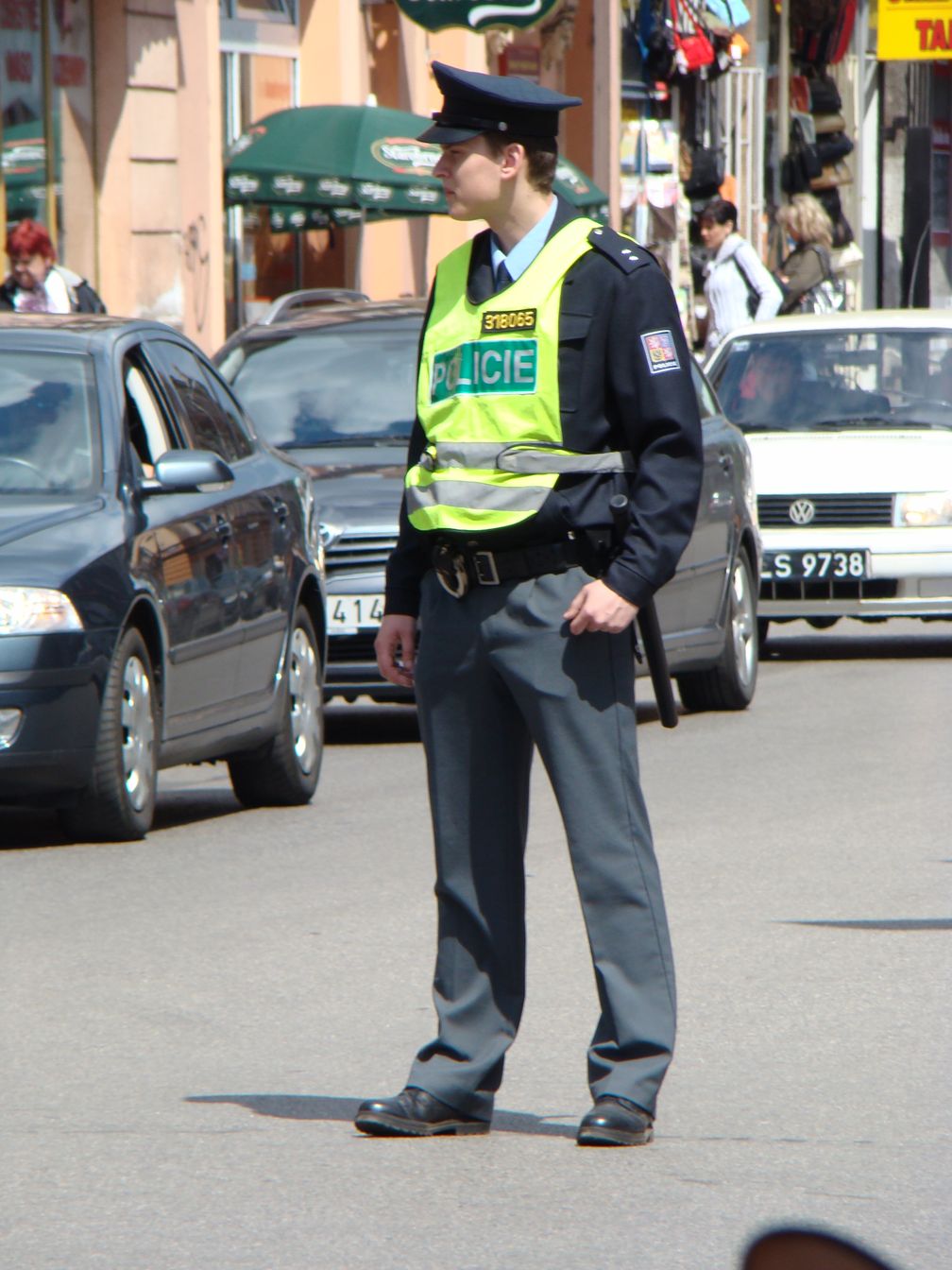 Polizei der Tschechischen Republik: Polizist der staatlichen Polizei in Uniform