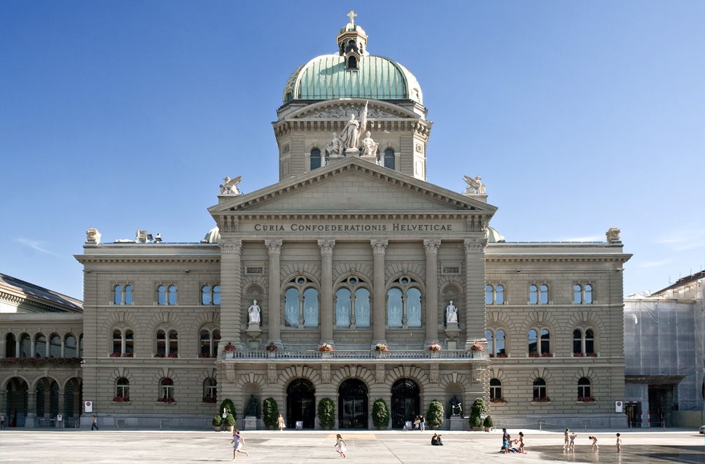 Bundeshaus (Parlamentsgebäude) und Bundesplatz in Bern